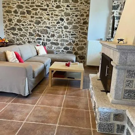 Traditional Apartment Velies