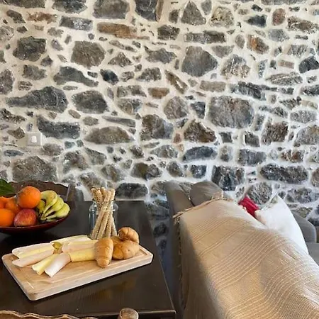 Traditional Apartment Velies